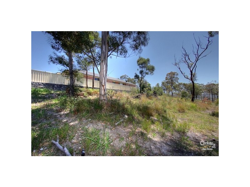 8 Ripon Way, Macquarie Hills NSW 2285