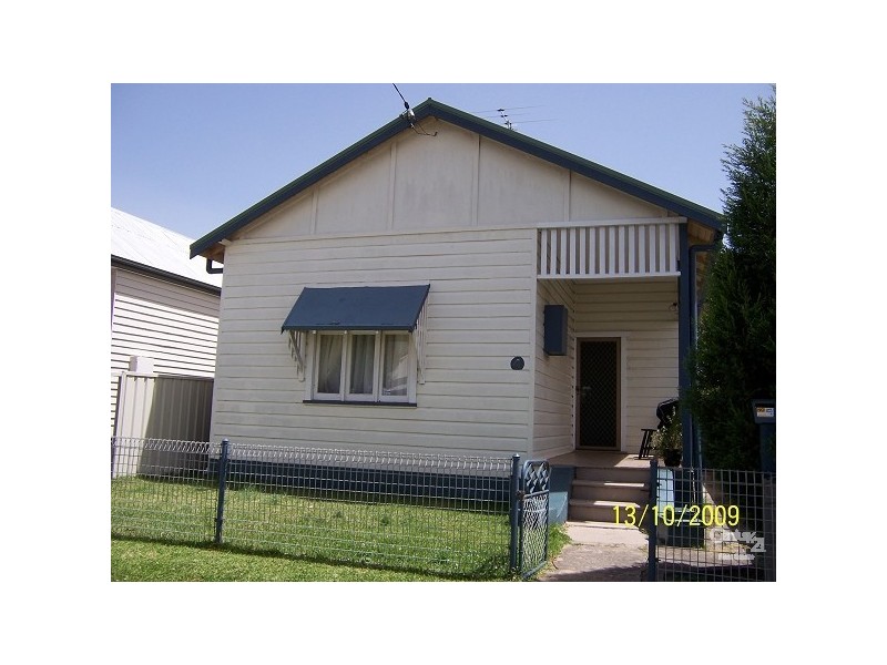 4 BUXTON LANE, Adamstown NSW 2289
