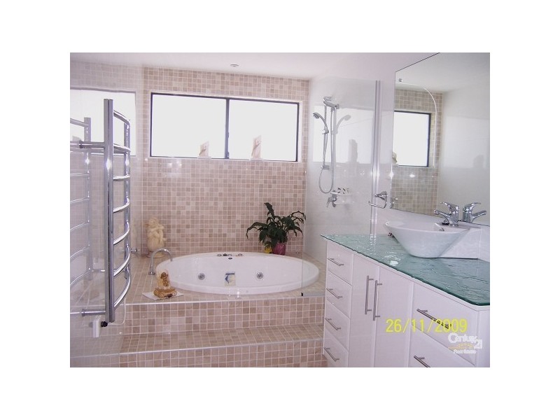 240 THE ESPLANADE, Speers Point NSW 2284