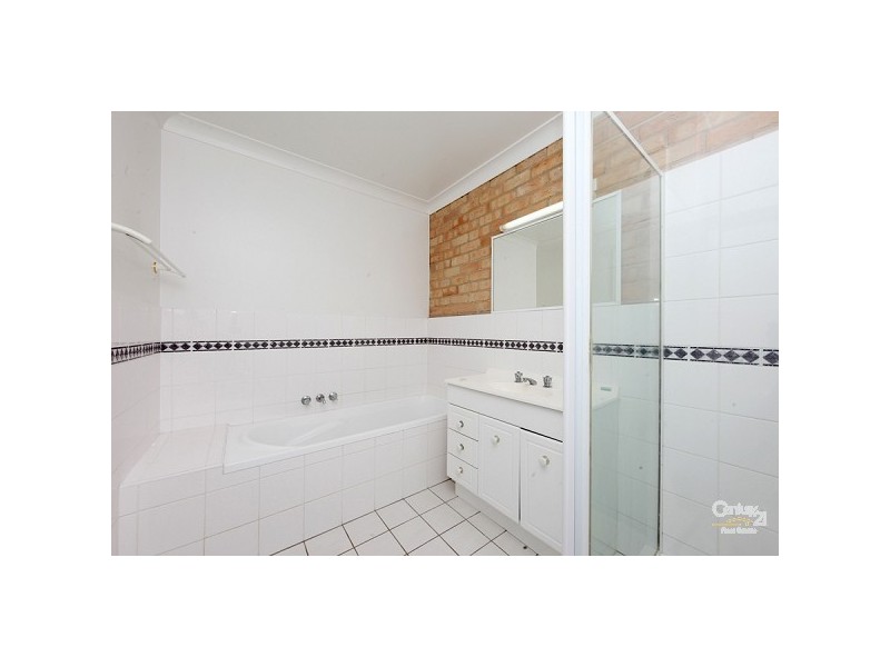 2/2A Roberts Street, Charlestown NSW 2290