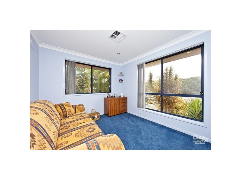 32 Seafarer Close, Belmont NSW 2280