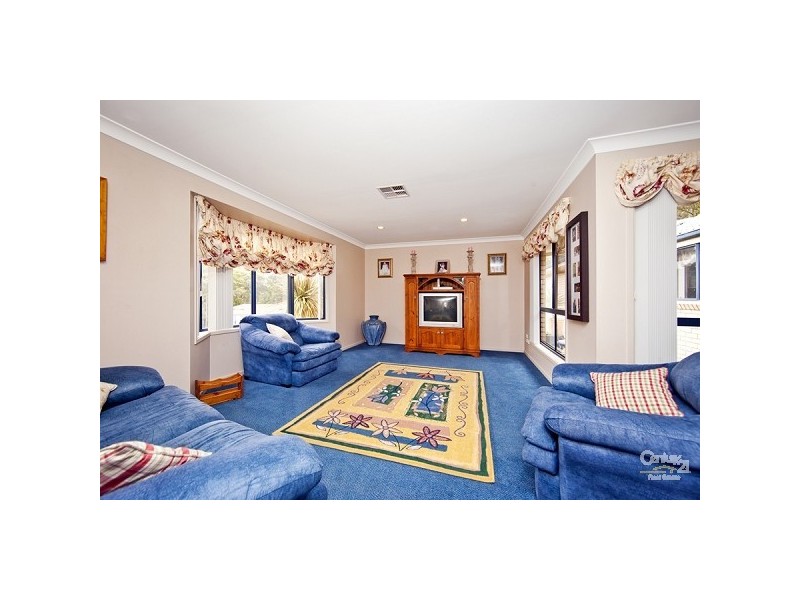 32 Seafarer Close, Belmont NSW 2280