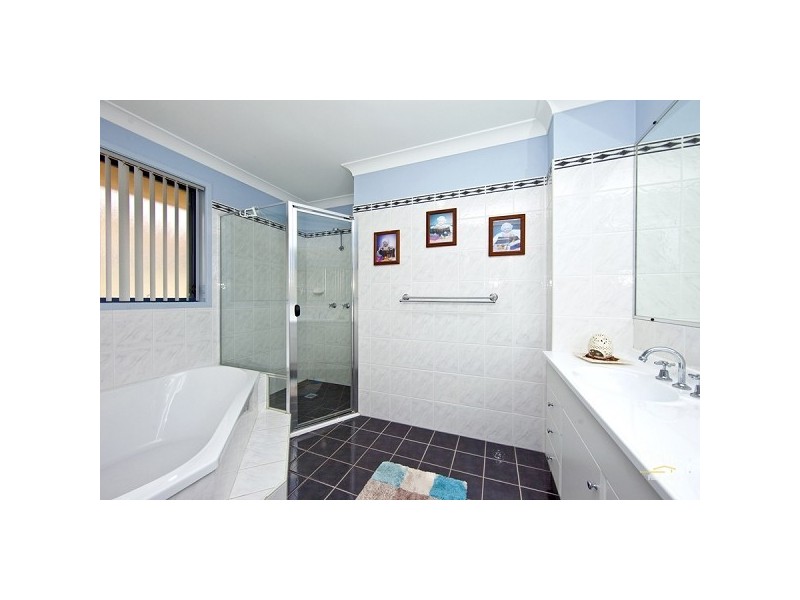 32 Seafarer Close, Belmont NSW 2280