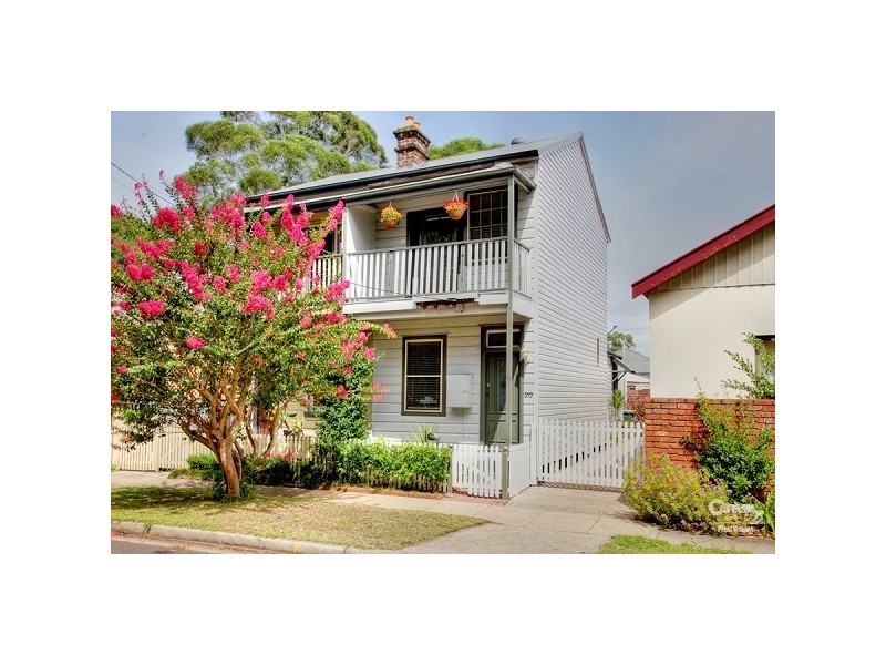 20 Greaves Street, Mayfield East NSW 2304