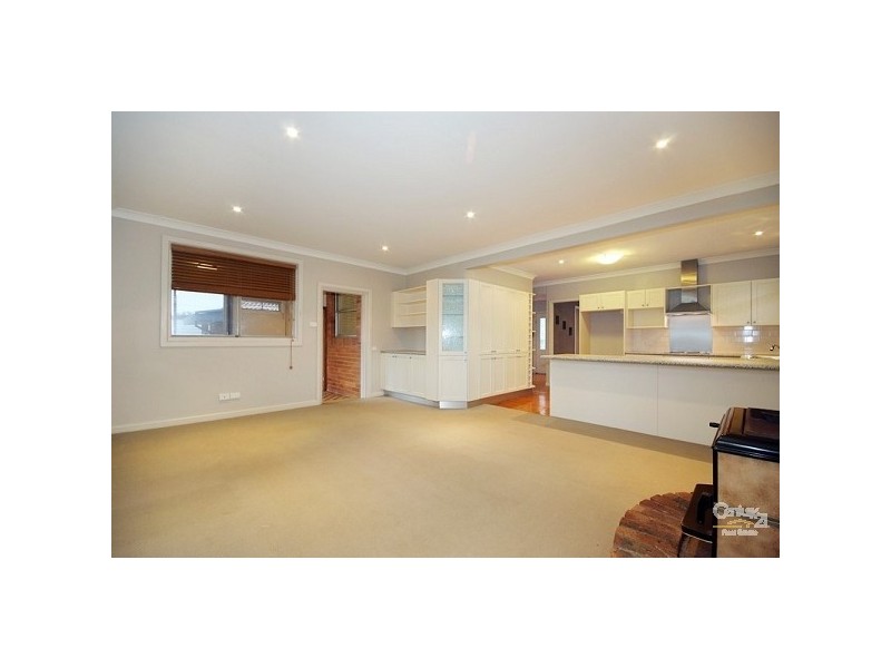 18 Mariner Drive, Eleebana NSW 2282