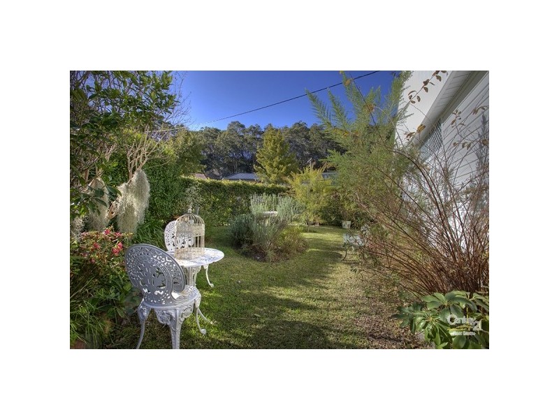 22 Lucas Crescent, Adamstown Heights NSW 2289