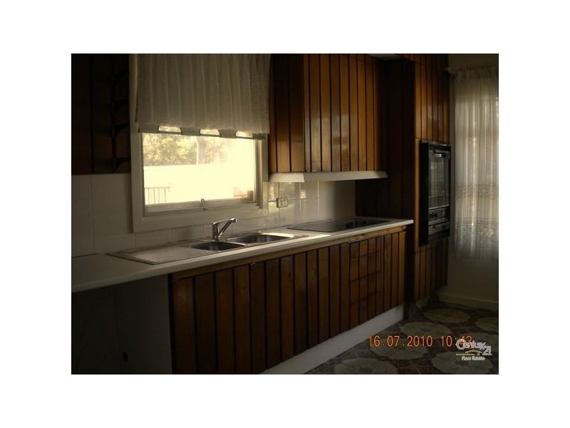 300 Warners Bay Road, Mount Hutton NSW 2290