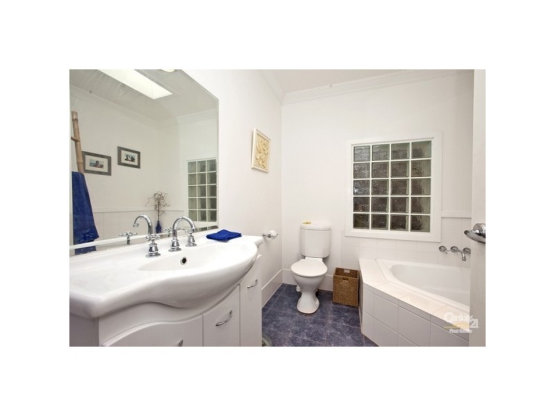 5 Kananook Crescent, Belmont North NSW 2280