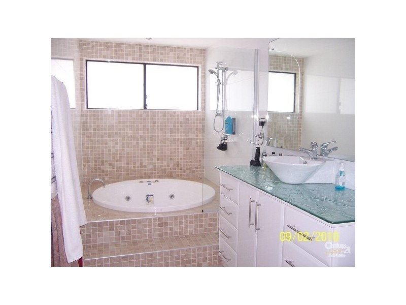 240 The Esplanade, Speers Point NSW 2284