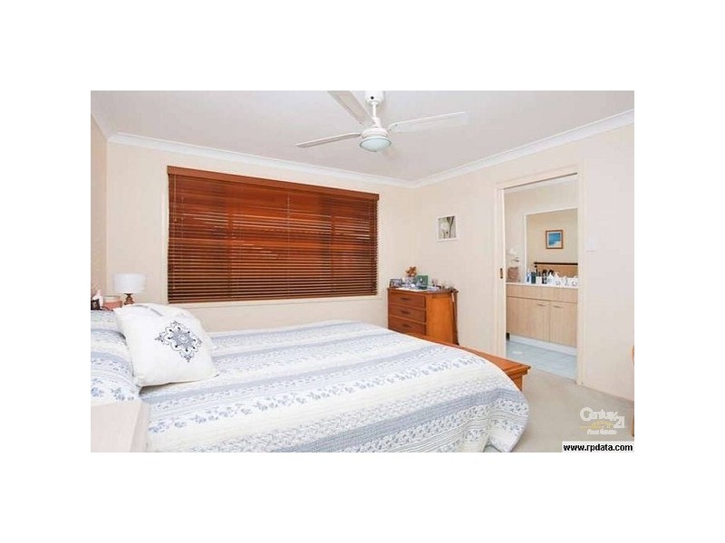 35 Geraldton Drive, Redhead NSW 2290
