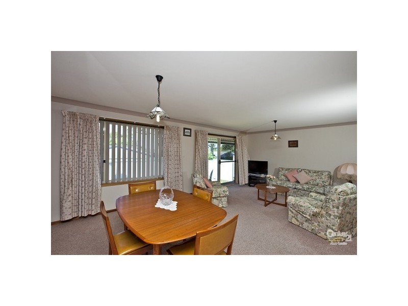 2/25 Bimbadeen Close, Belmont North NSW 2280