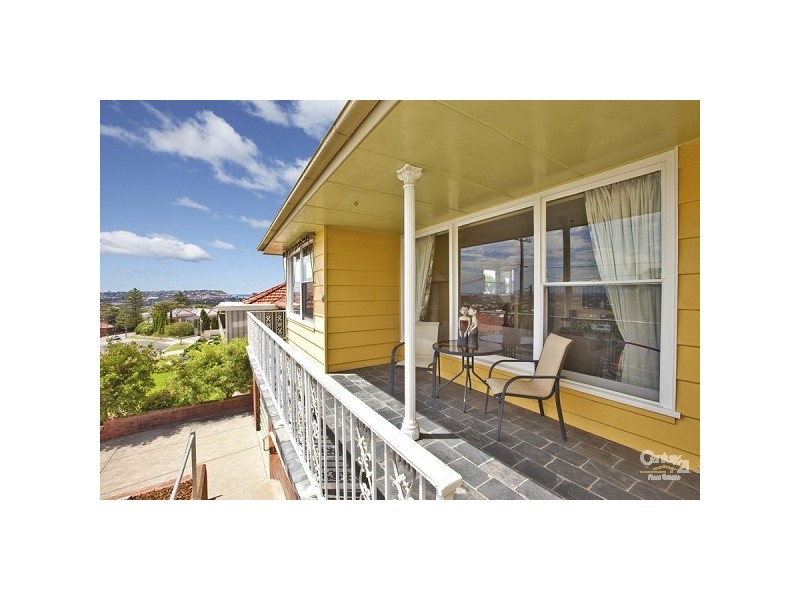 11 Woodward Street, Merewether NSW 2291