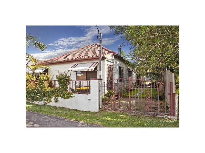 7 Woods Street, Redhead NSW 2290