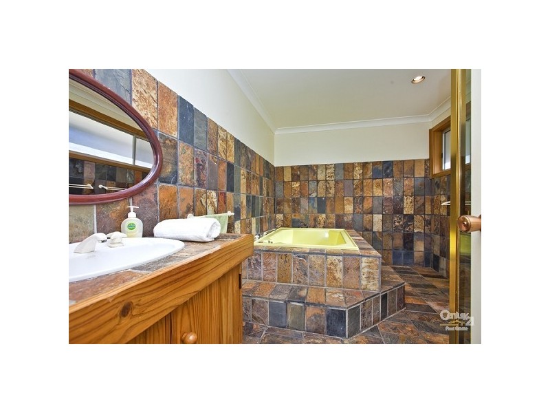 25 Thompson Road, Speers Point NSW 2284