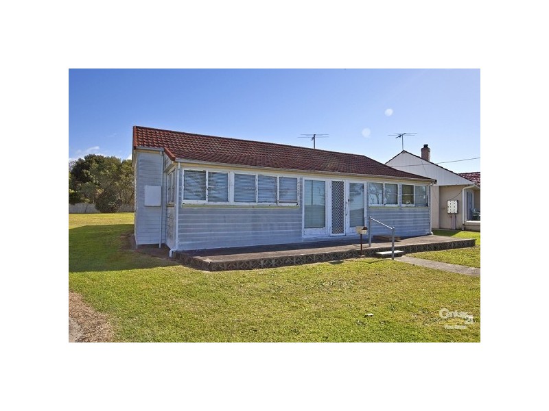 11 George Street, Marmong Point NSW 2284