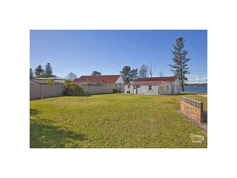 11 George Street, Marmong Point NSW 2284