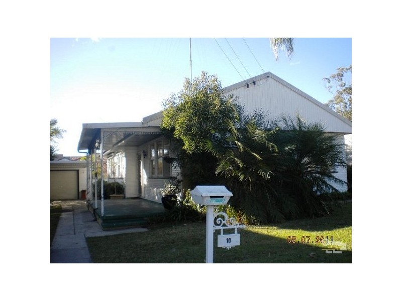 10 Glad Gunson Drive, Eleebana NSW 2282