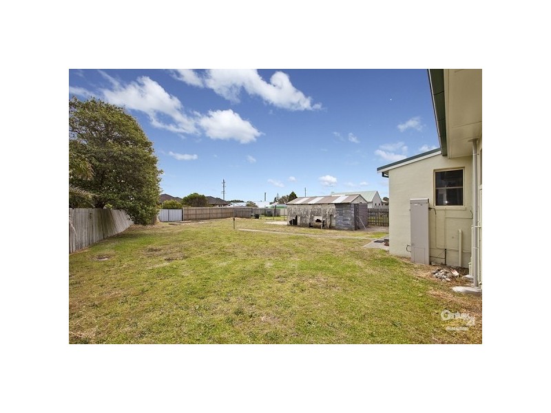 243 Dunbar Street, Stockton NSW 2295