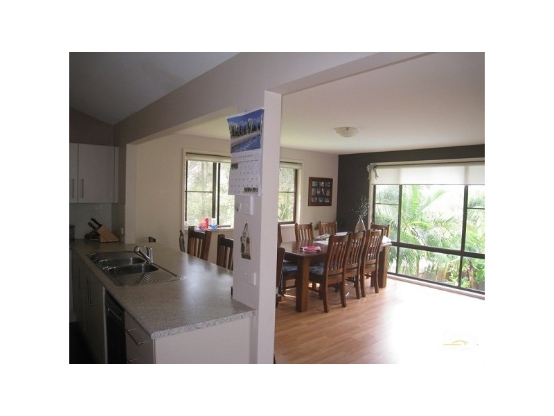 31 Woodside Drive, Eleebana NSW 2282