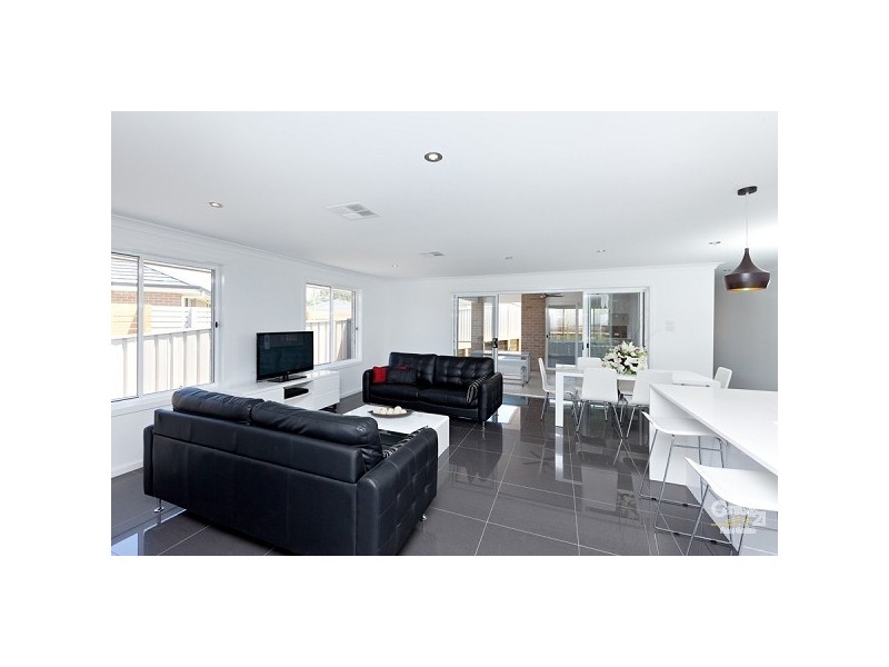 1 Nithsdle Street, Cameron Park NSW 2285
