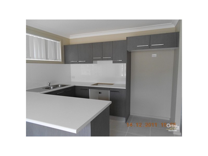 33 Ripon Way, Macquarie Hills NSW 2285