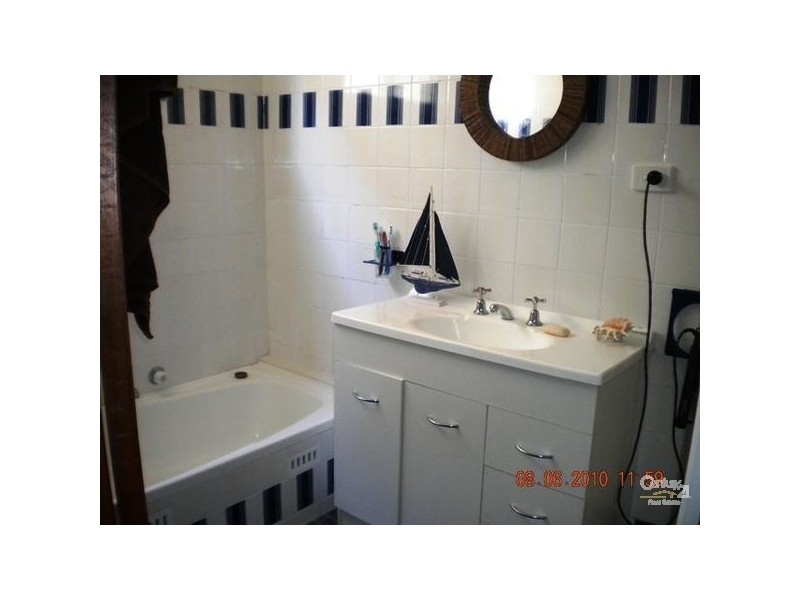 35 Emily Street, Marks Point NSW 2280