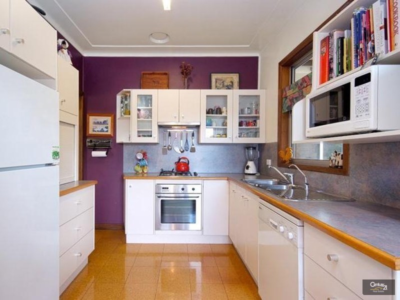 8 Kuranda Crescent, Kotara NSW 2289