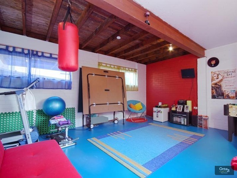 8 Kuranda Crescent, Kotara NSW 2289