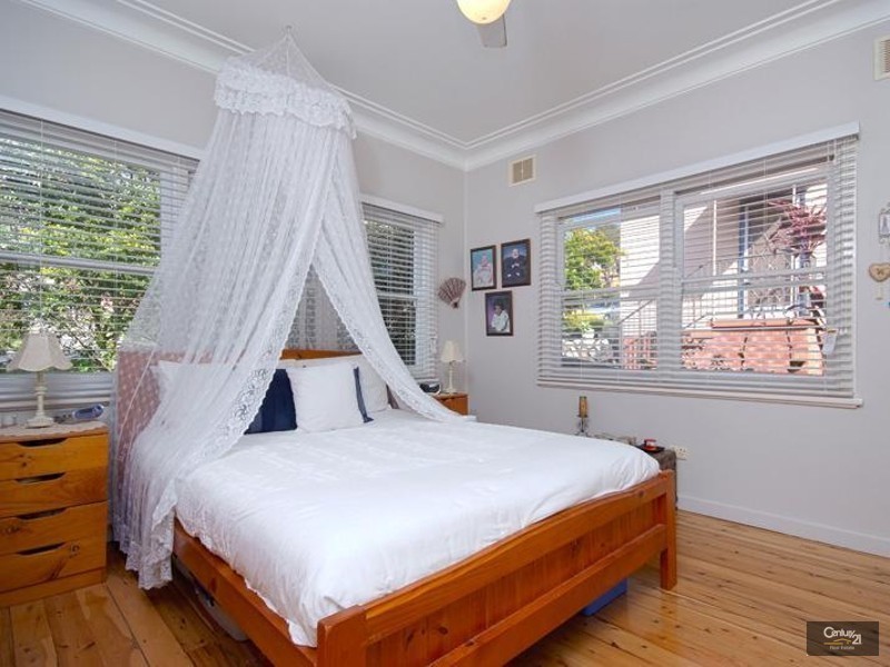 8 Kuranda Crescent, Kotara NSW 2289