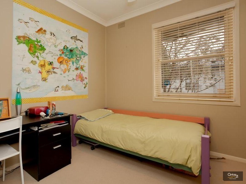 80 Rae Crescent, Kotara NSW 2289