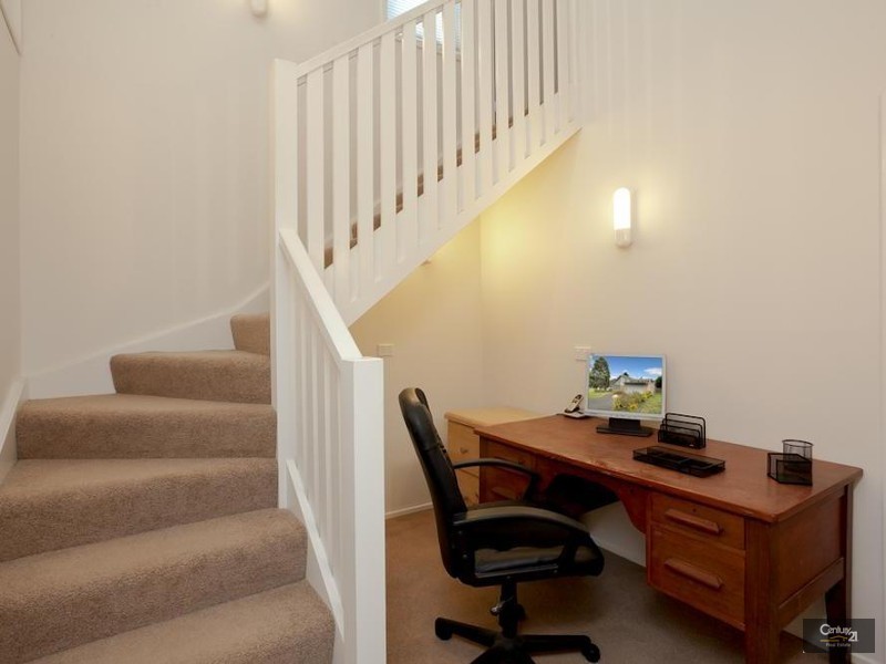 33 Fernleigh Loop, Adamstown Heights NSW 2289