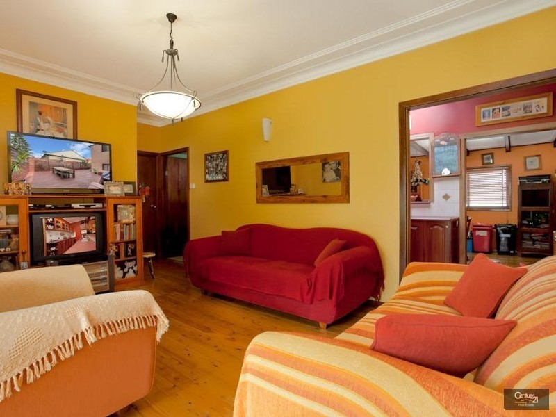 2 Baikie Crescent, Charlestown NSW 2290