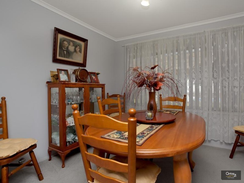 17 Whitehaven Drive, Lakelands NSW 2282