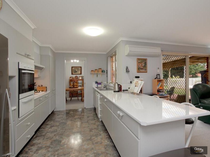 17 Whitehaven Drive, Lakelands NSW 2282