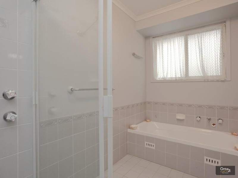 17 Whitehaven Drive, Lakelands NSW 2282