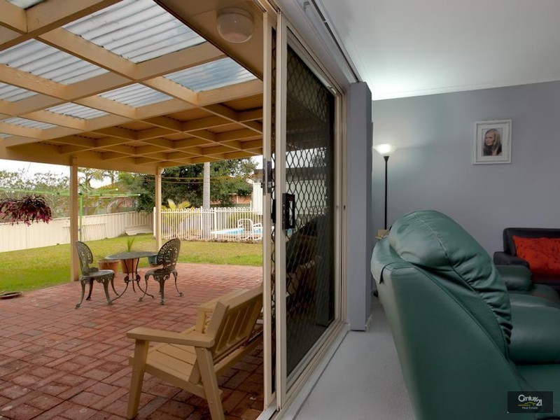 17 Whitehaven Drive, Lakelands NSW 2282