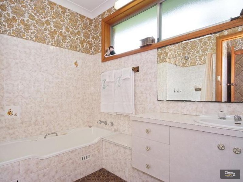 24 Blandford Street, Fennell Bay NSW 2283