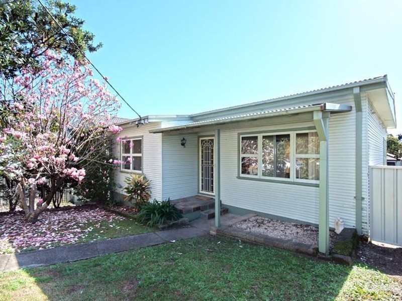 69 Mills Street, Warners Bay NSW 2282