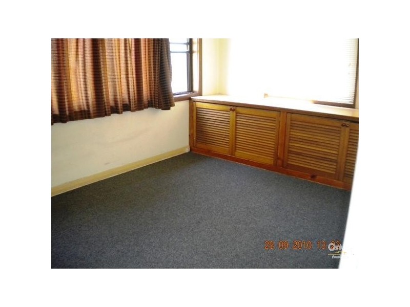 8 Inglis Street, Kotara South NSW 2289