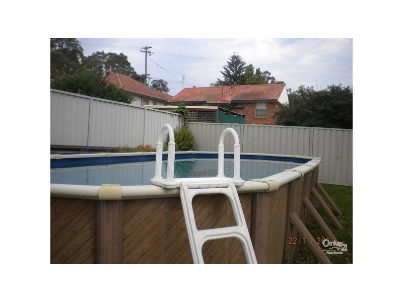 8 Inglis Street, Kotara South NSW 2289