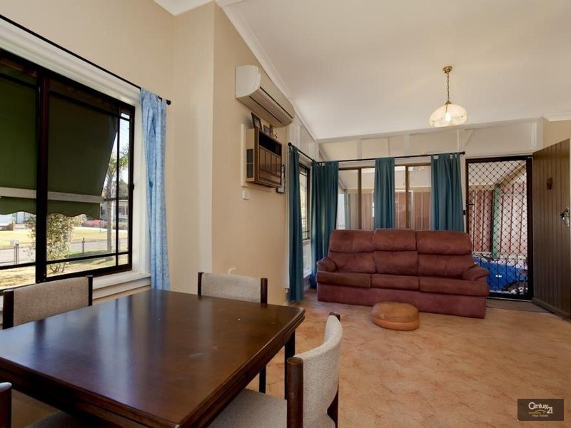 70 Coral Crescent, Gateshead NSW 2290