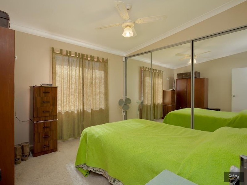 70 Coral Crescent, Gateshead NSW 2290