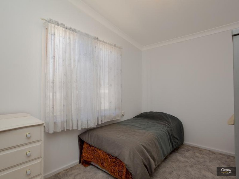 70 Coral Crescent, Gateshead NSW 2290