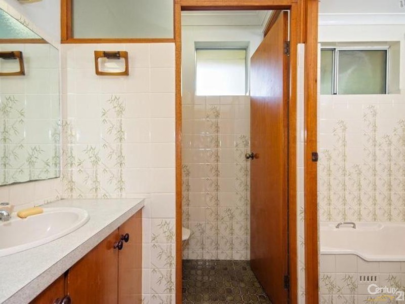 4 Bolivia Close, Adamstown Heights NSW 2289