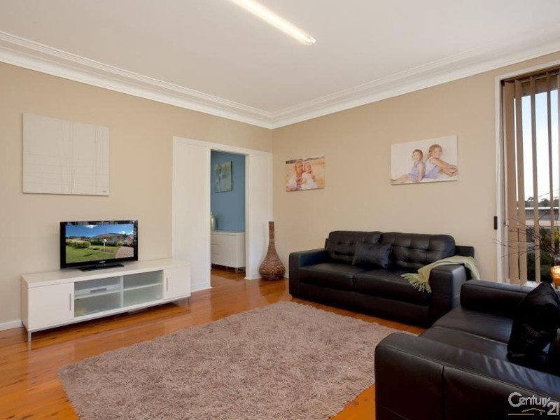 14 Kuranda Crescent, Kotara NSW 2289