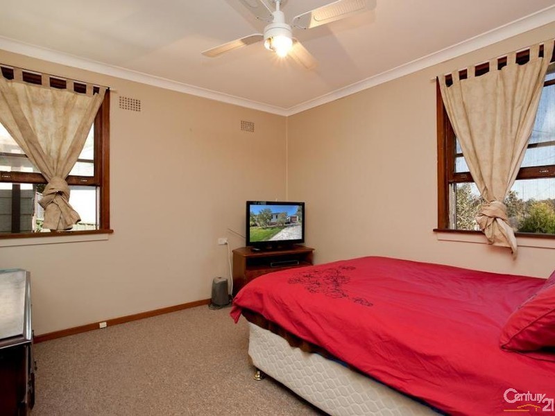 1 Pine Place, Gateshead NSW 2290