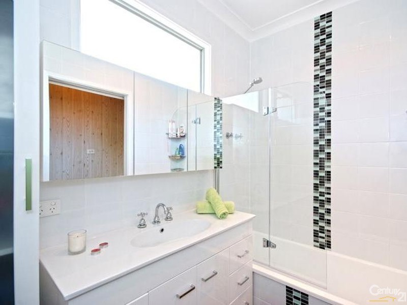 15 Tennent Road, Mount Hutton NSW 2290