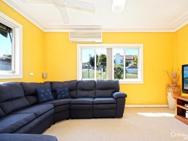 15 Tennent Road, Mount Hutton NSW 2290