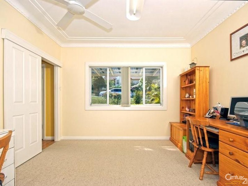 15 Tennent Road, Mount Hutton NSW 2290