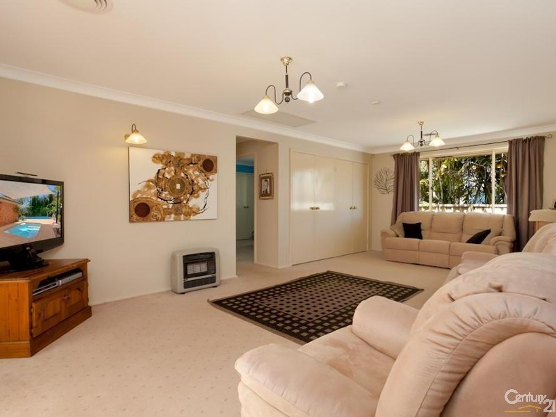 12 Whitehaven Drive, Lakelands NSW 2282